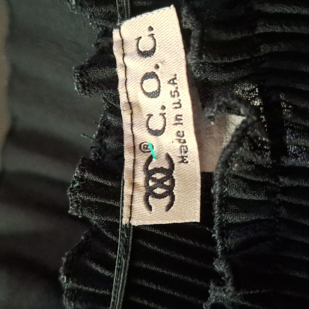 Vintage C.O.C Black Ribbed, Ruffled Top. Size Med - Picture 6 of 6